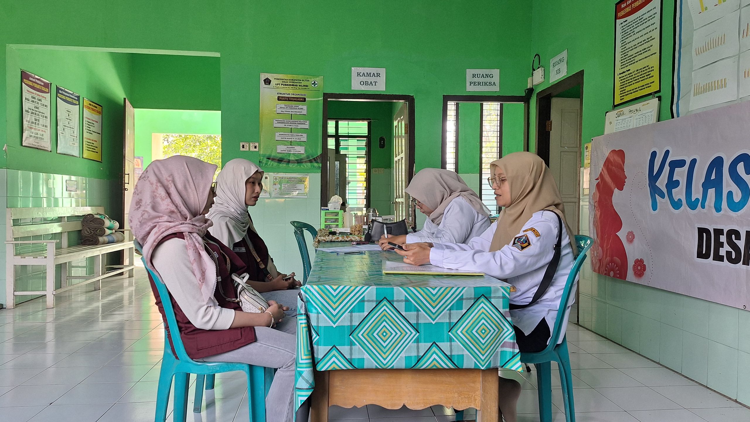 Dokumentasi briefing bersama Bidan Desa di Puskesmas Pembantu Tegalasri.